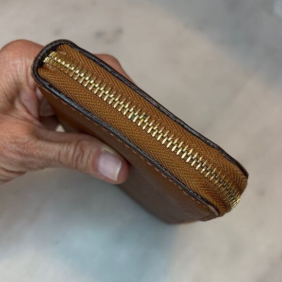 Michael Kors Saffiano Leather Full Zip Jet Set Continental Wallet - Picture 9 of 14